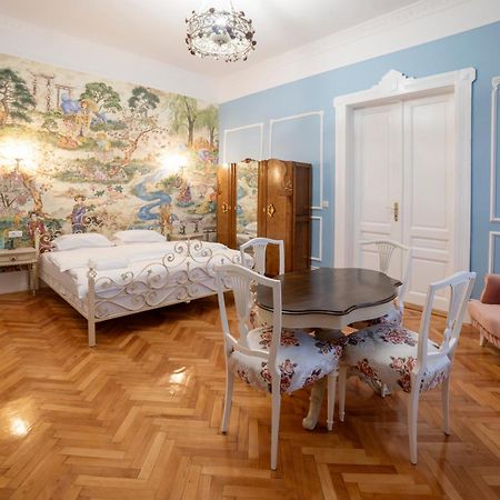 Aesthetic Pleasure - Central Downtown Apartments Oradea Extérieur photo